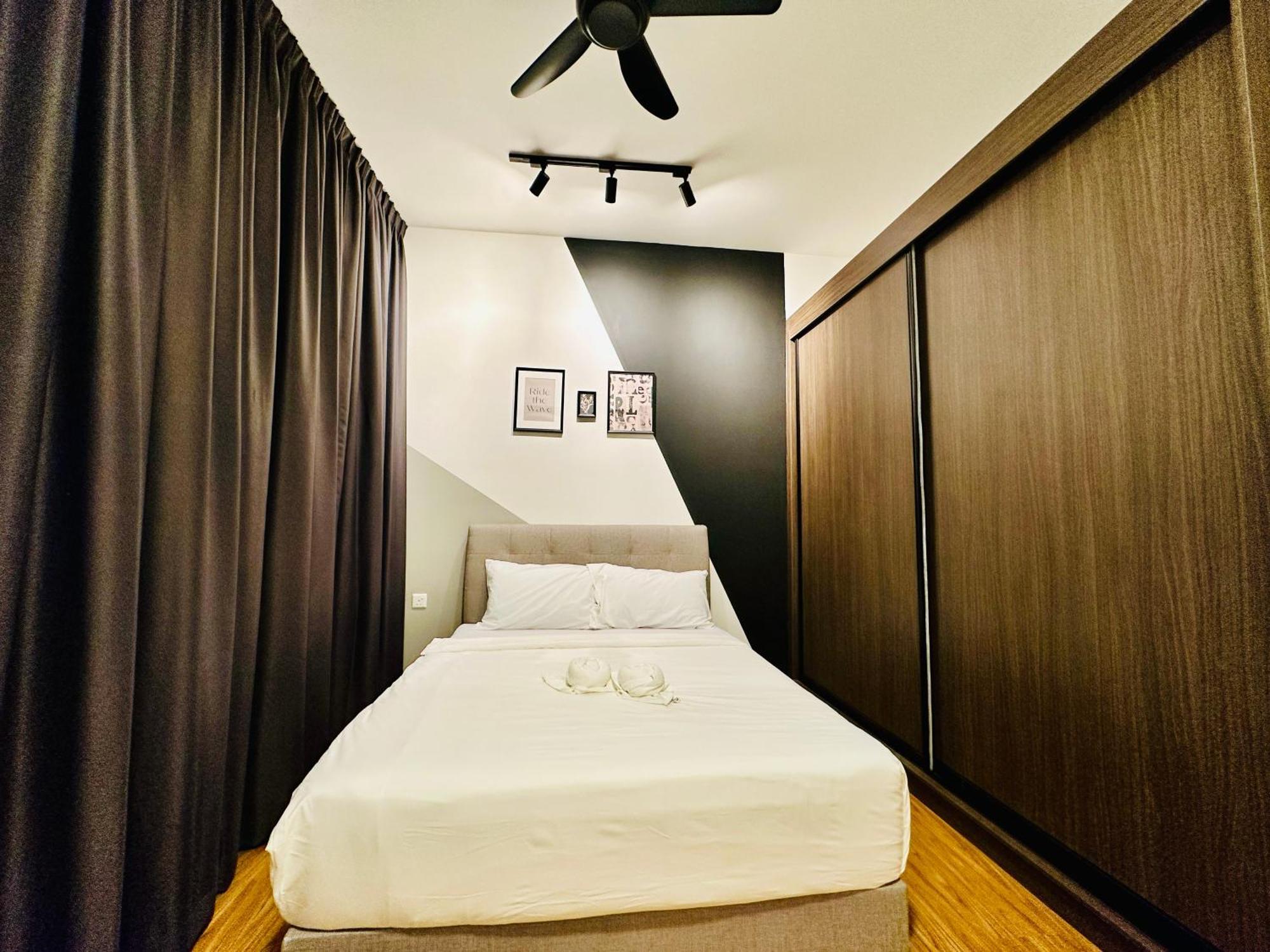 2Br Luxury Rooftop Swimming Pook Homestay@Georgetown@10Pax - 无敌美景两房民宿 מראה חיצוני תמונה