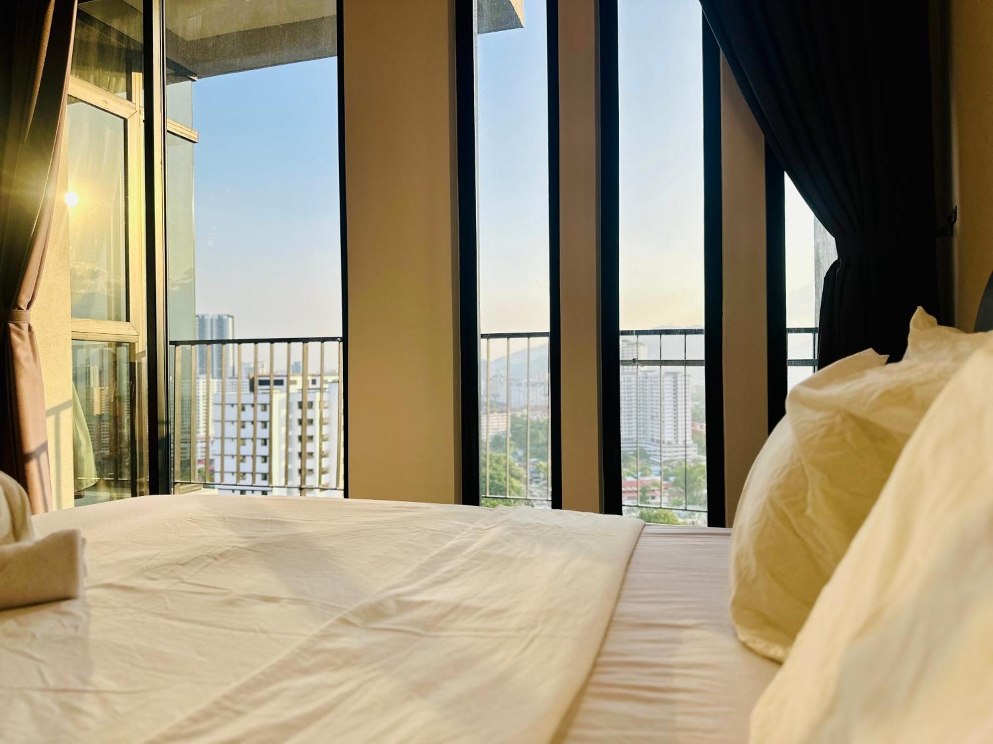 2Br Luxury Rooftop Swimming Pook Homestay@Georgetown@10Pax - 无敌美景两房民宿 מראה חיצוני תמונה